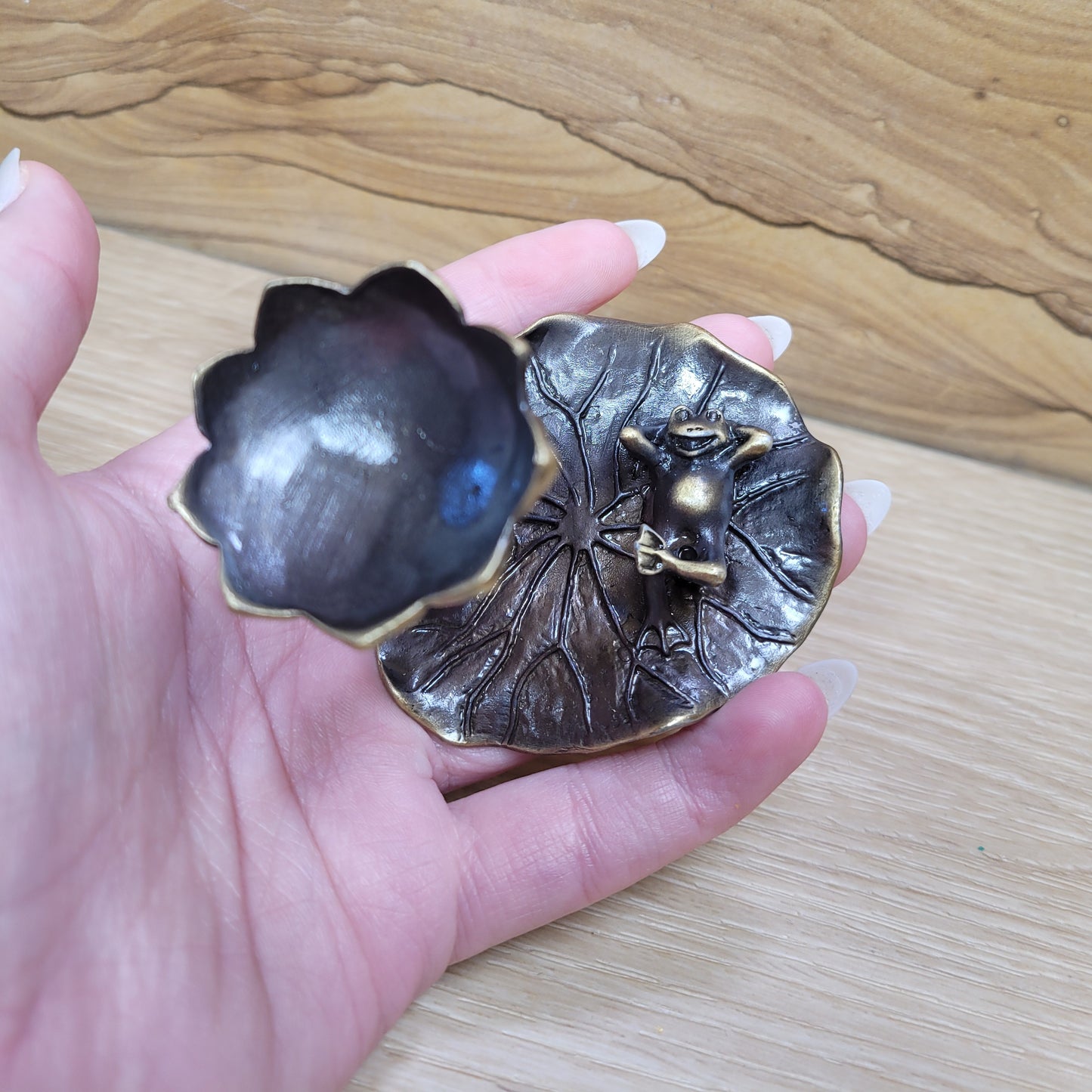 Frog & Lily Pad Sphere Holder