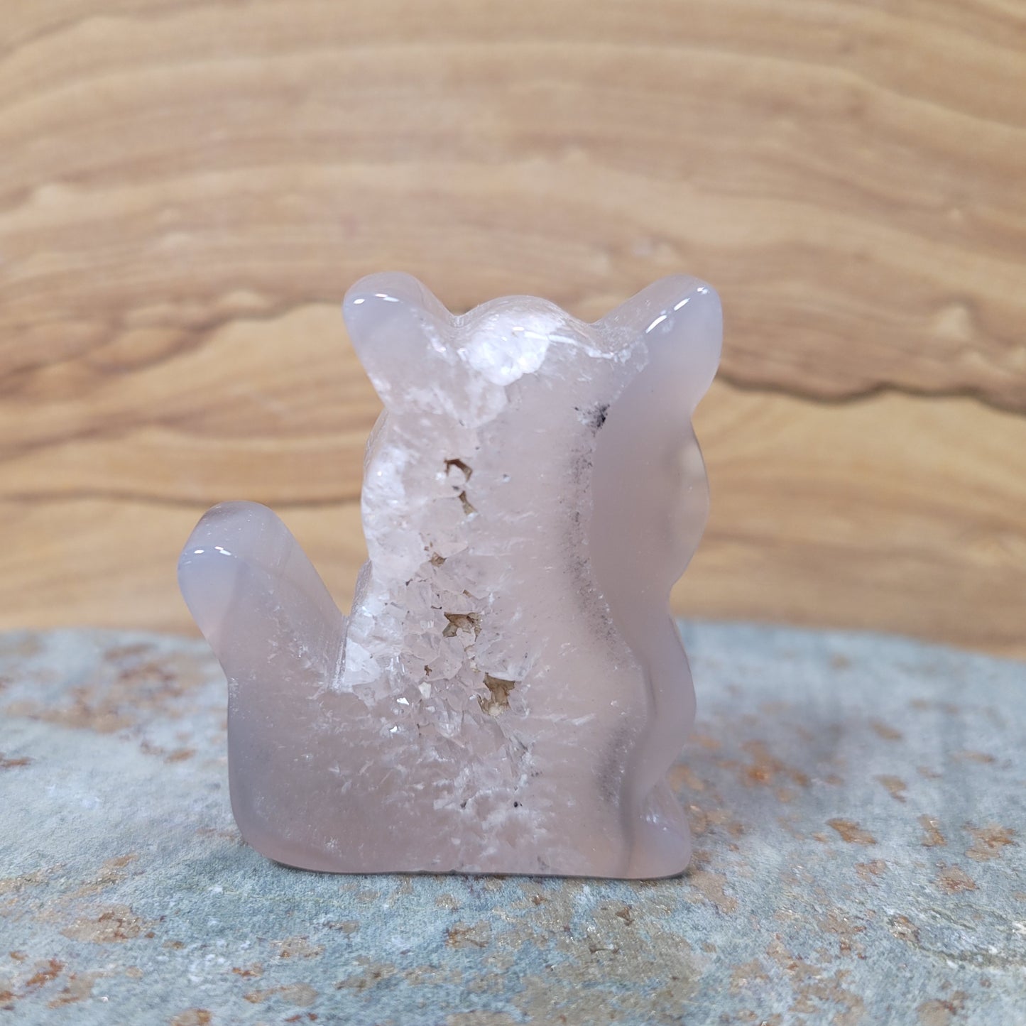 A charming Agate Druzy Cat Figurine, showcasing stunning agate formations with vibrant colors and shimmering crystalline textures, displayed against a soft, neutral background. This delightful piece symbolizes independence and creativity, making it an enchanting decorative item.