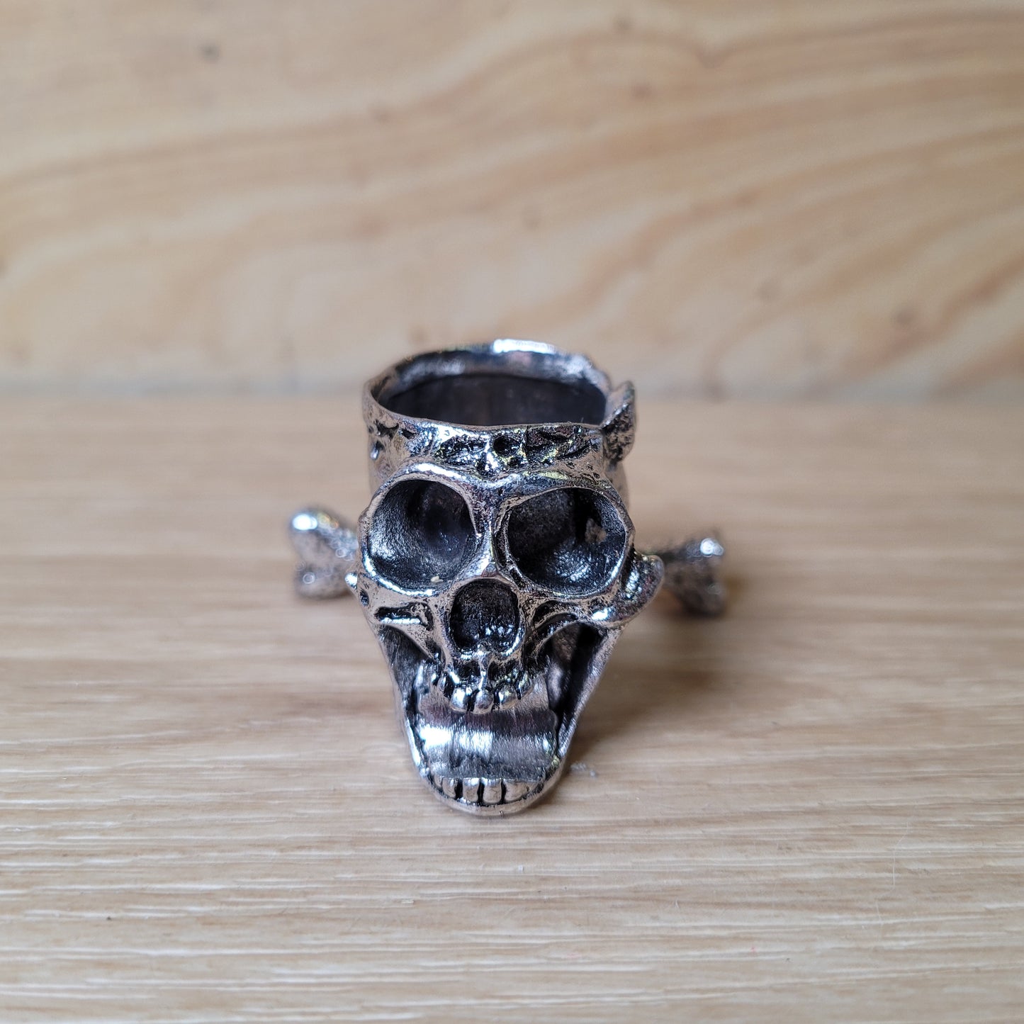 Skull & Bones Sphere Holder