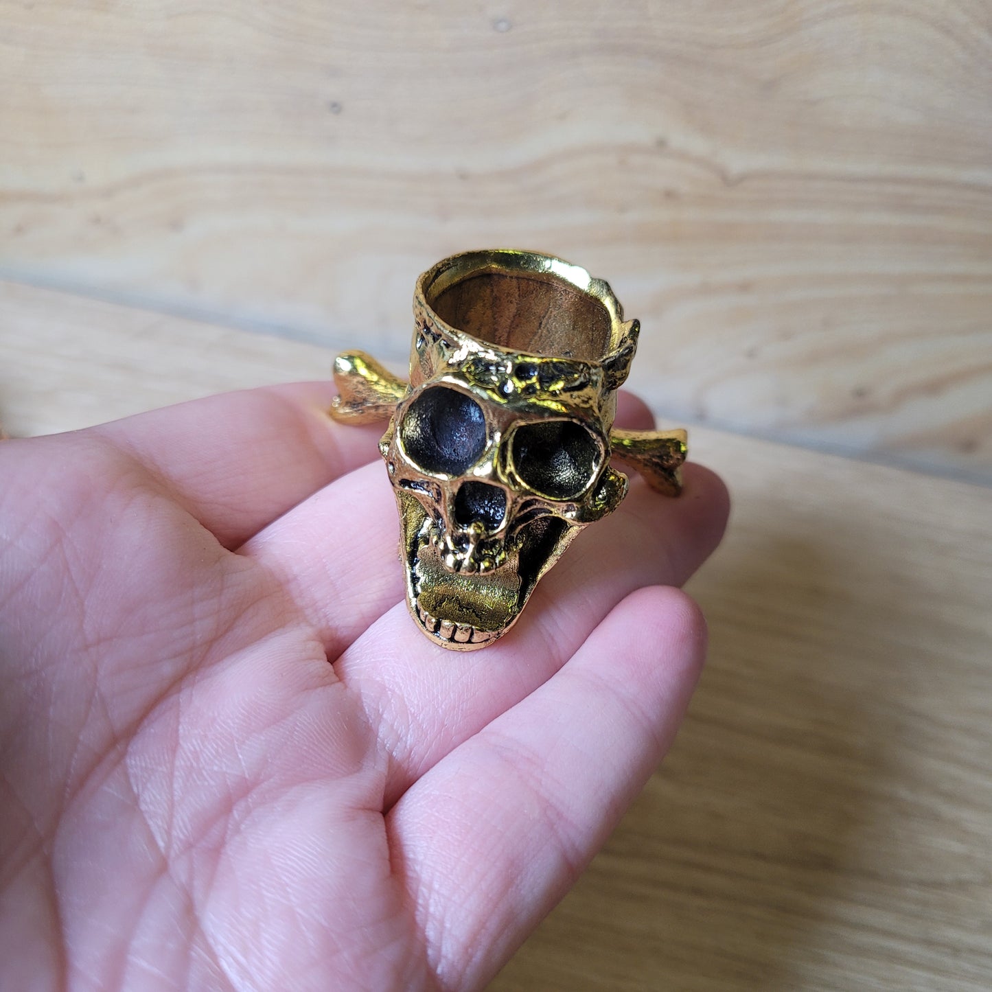 Skull & Bones Sphere Holder