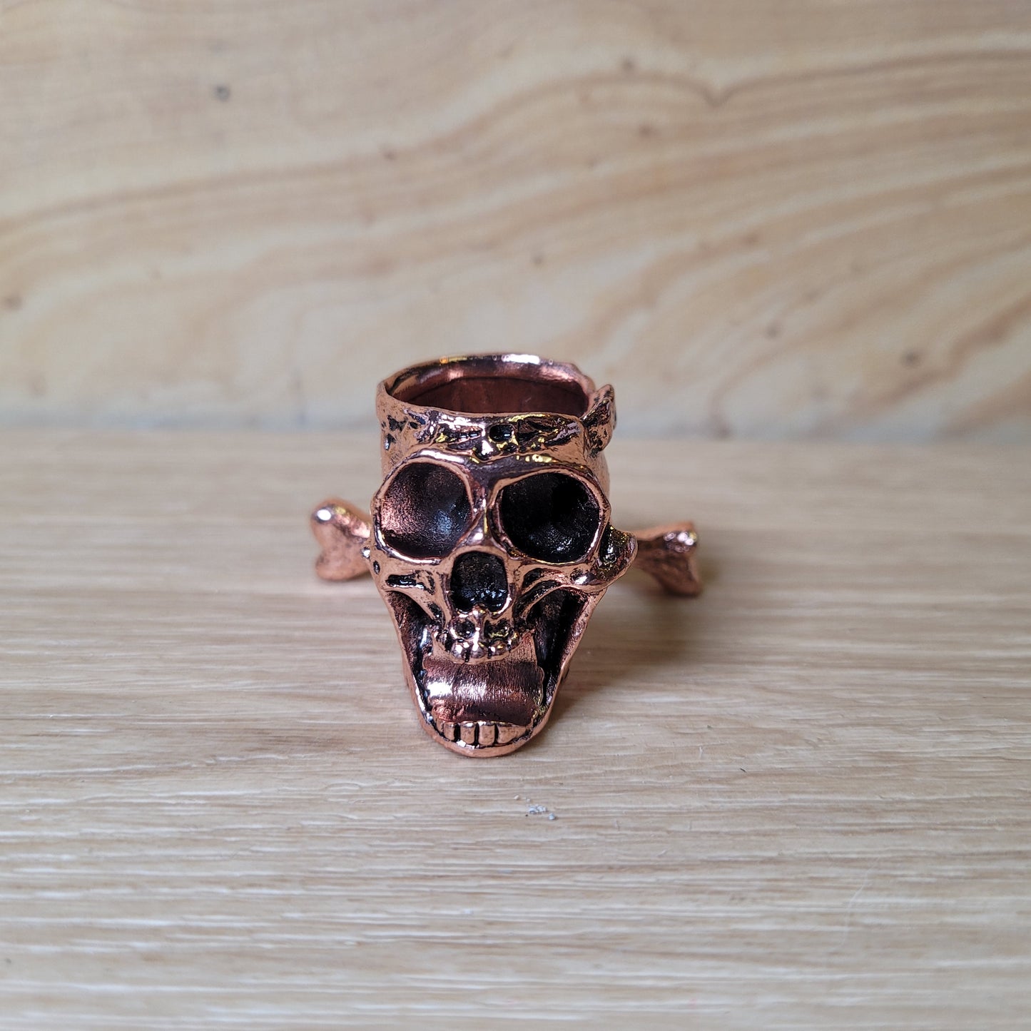 Skull & Bones Sphere Holder
